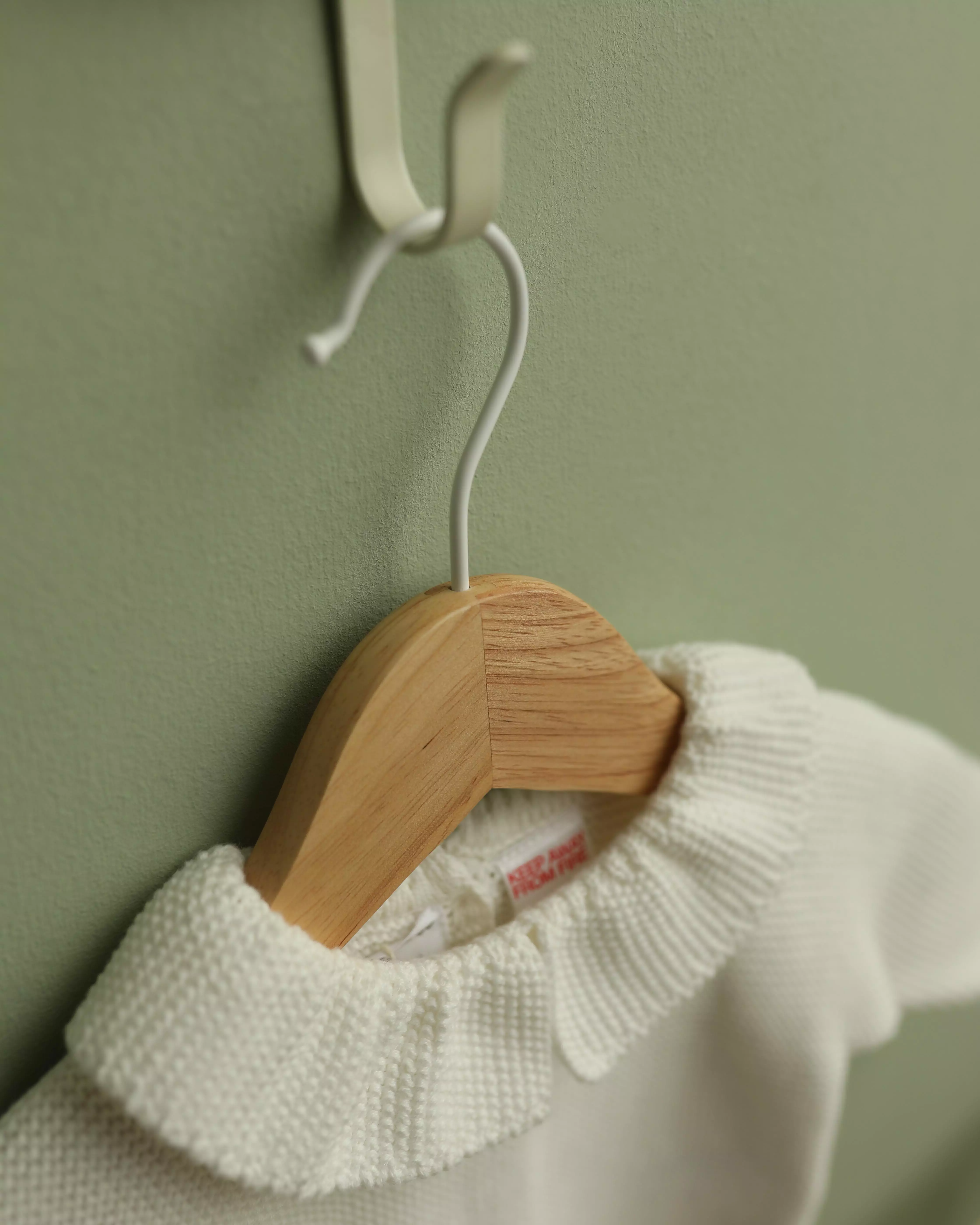 چوب لباسی چوبی زاراهوم