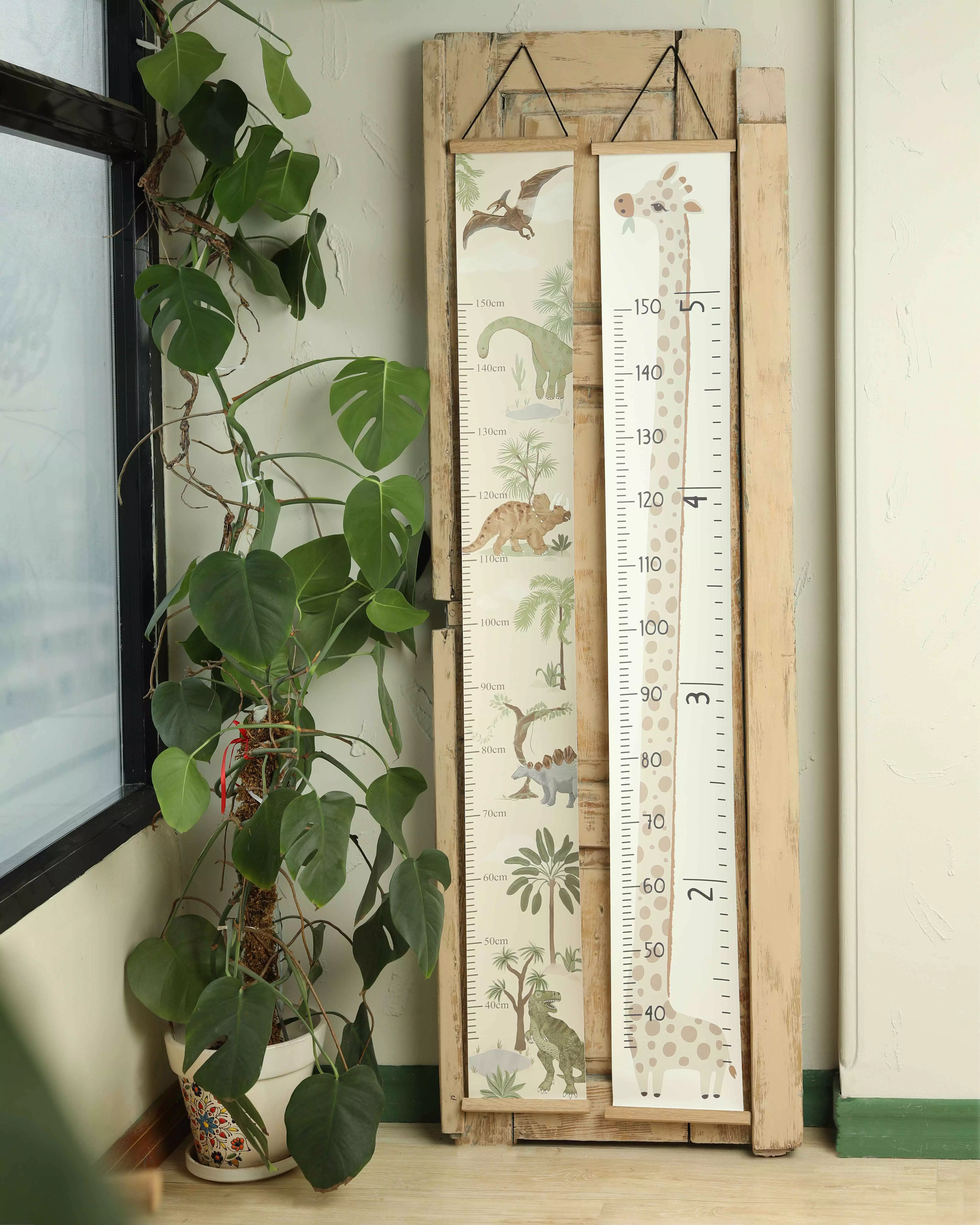 قدسنج دیواری