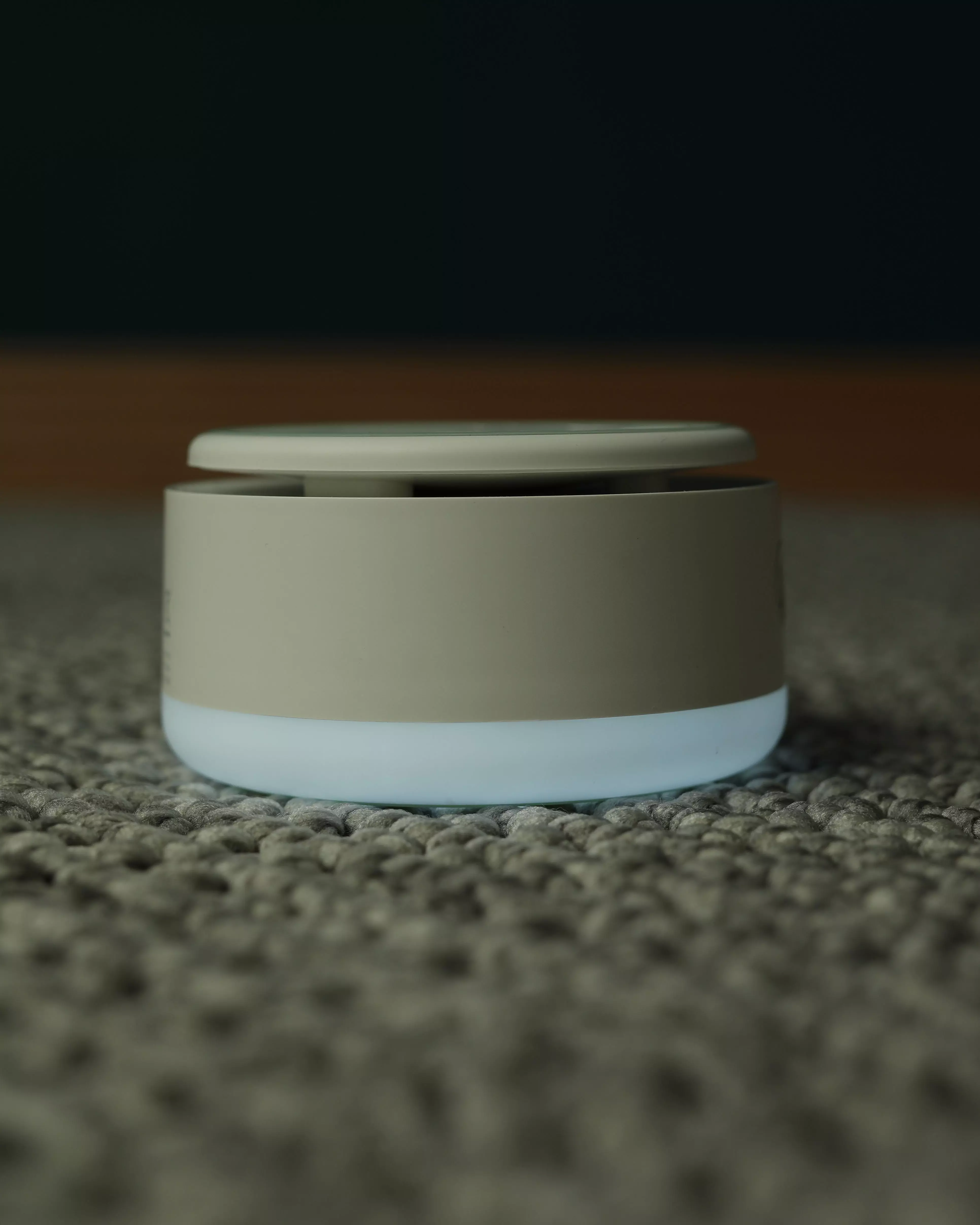 دستگاه وایت نویز momcozy