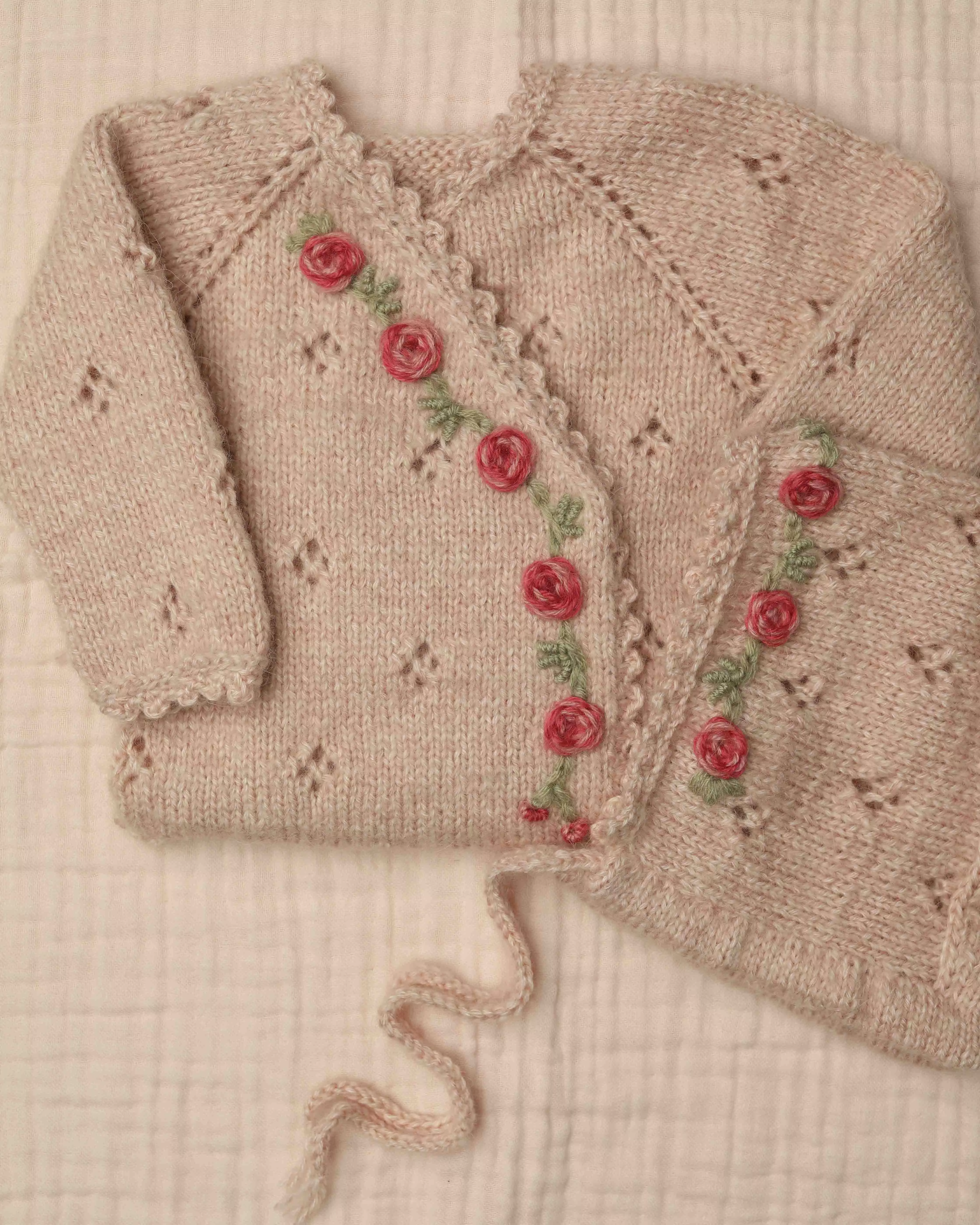 لباس بافتنی گلدوزی