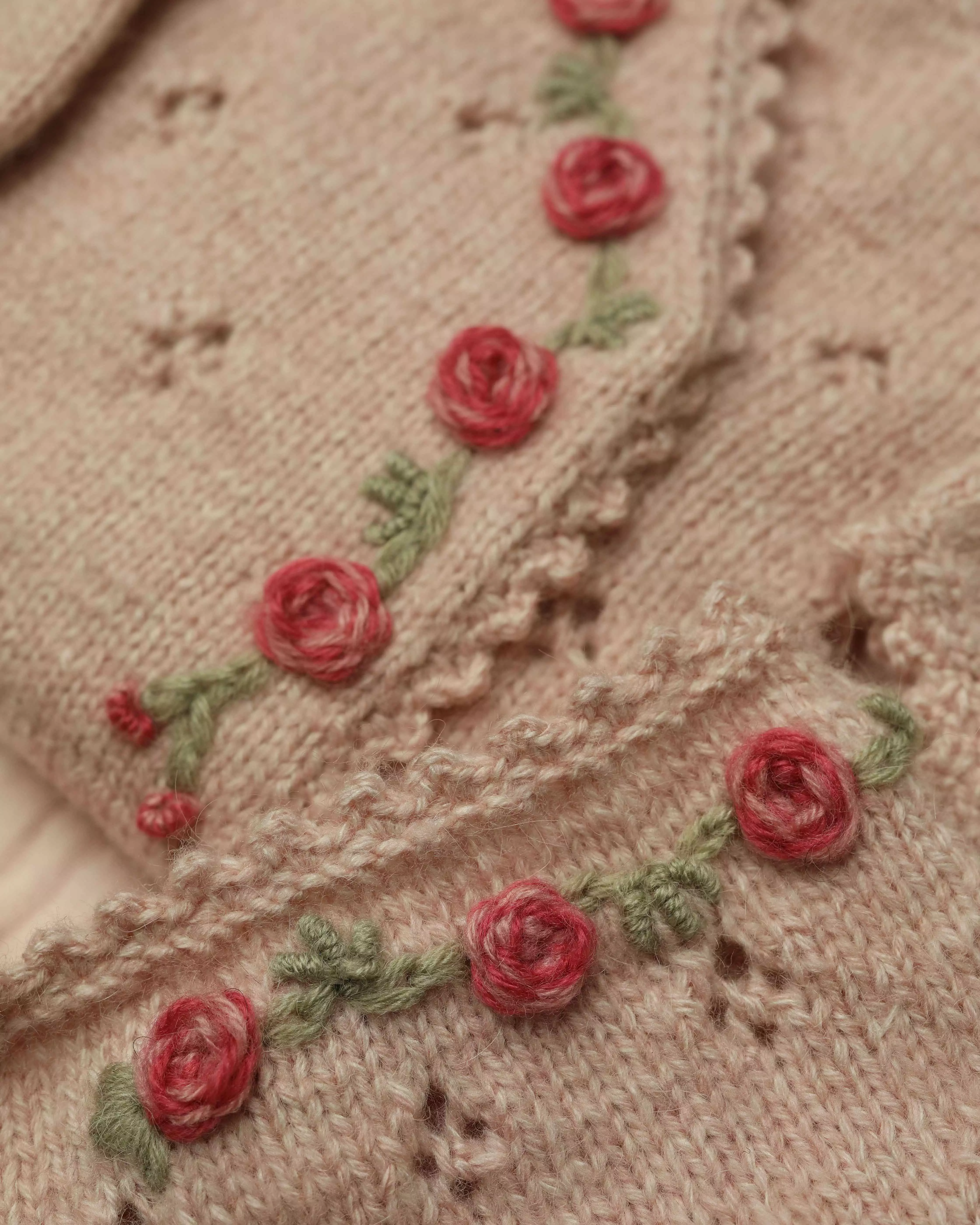 لباس بافتنی گلدوزی